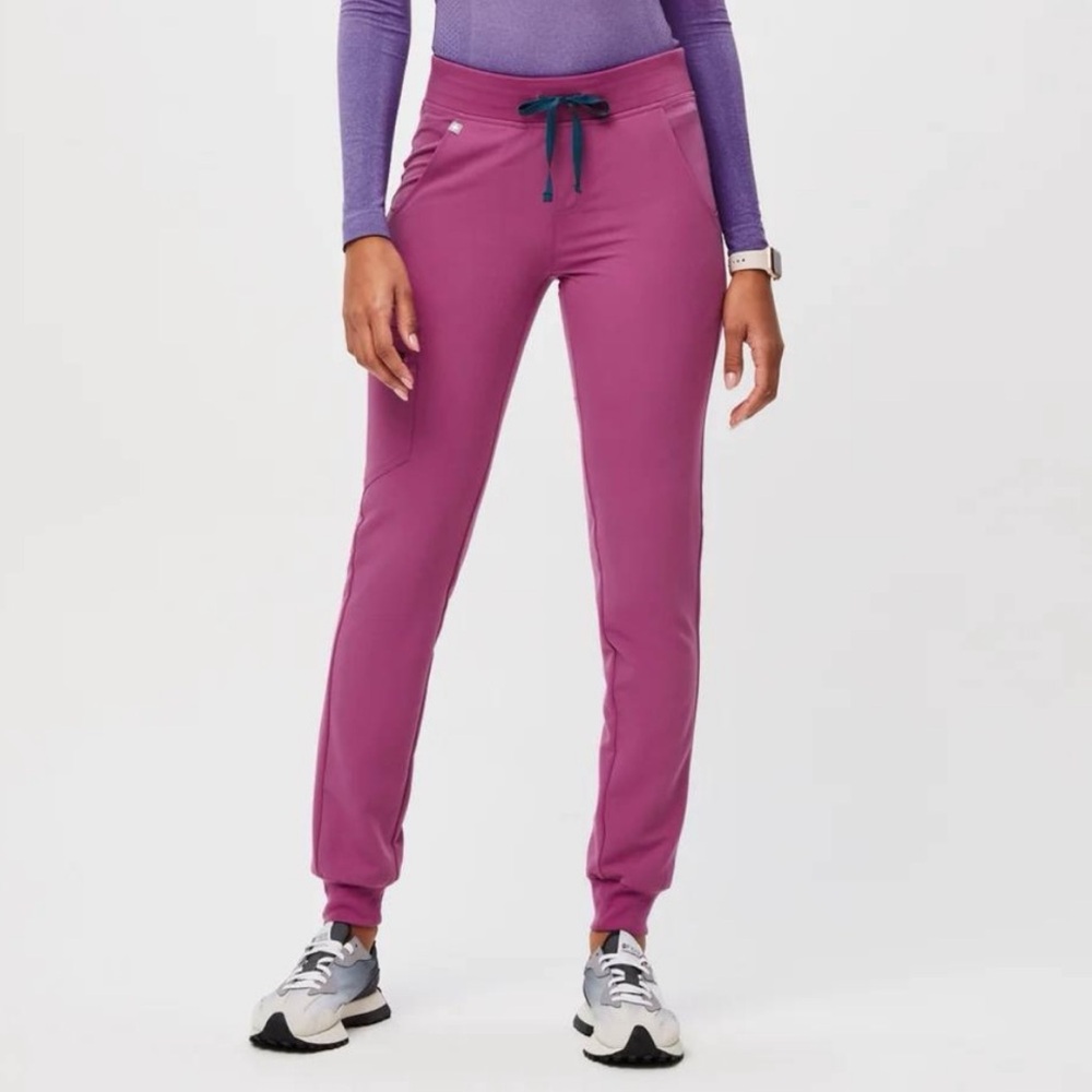 FIGS Zamora Jogger Fuchsia Color Scrub Pants
Size Medium